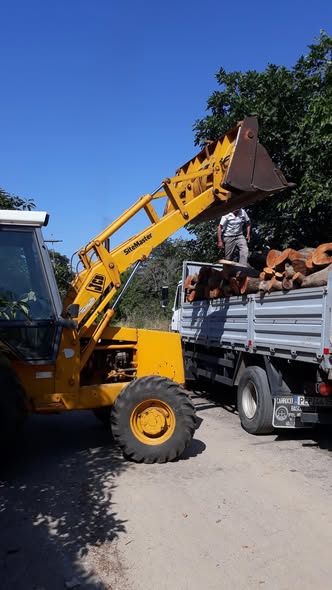 Πωλούνται καυσόξυλα