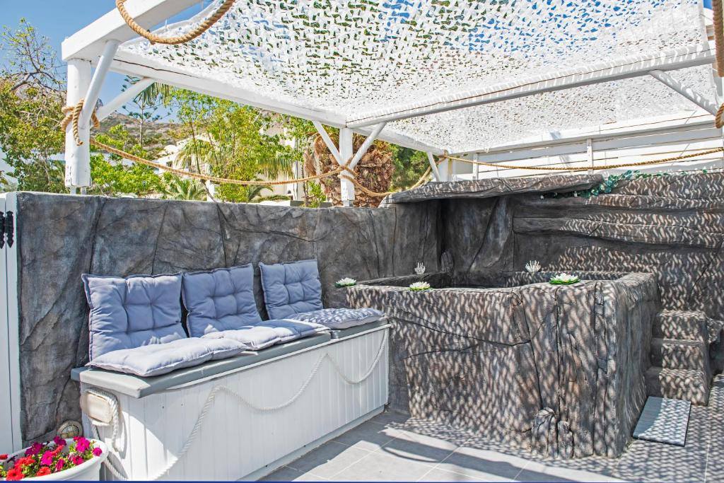 Νο 5  Πωλείται στο Καμάρι έτοιμη πολυτελή μονάδα με 5 διαμερίσματα