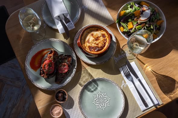 Εστιατόριο BECHAMEL Ελληνική κουζίνα