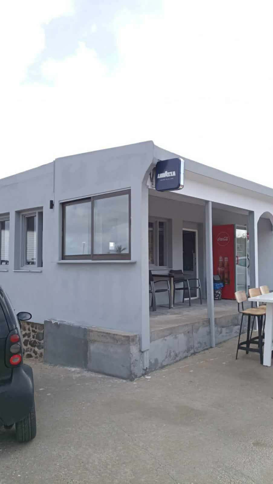 Ενοικιάζεται πολυχώρος με χώρο στάθμευσης