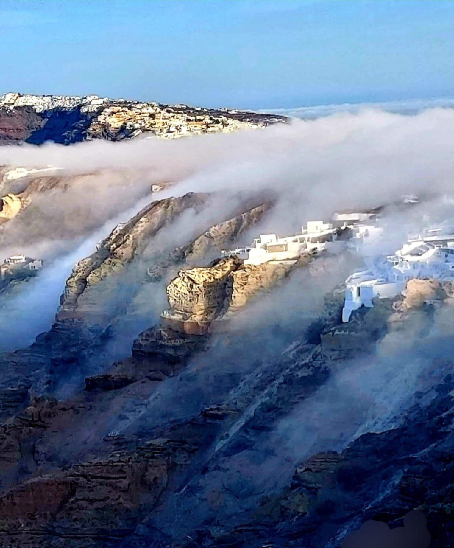 Σαντορινη ζητούνται δύο Β Μάγειρες για κρύα και ζεστή κουζίνα