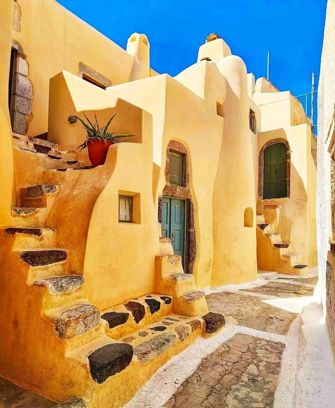 Σαντορινη ζητείται πωλητής για Mini Market Οια