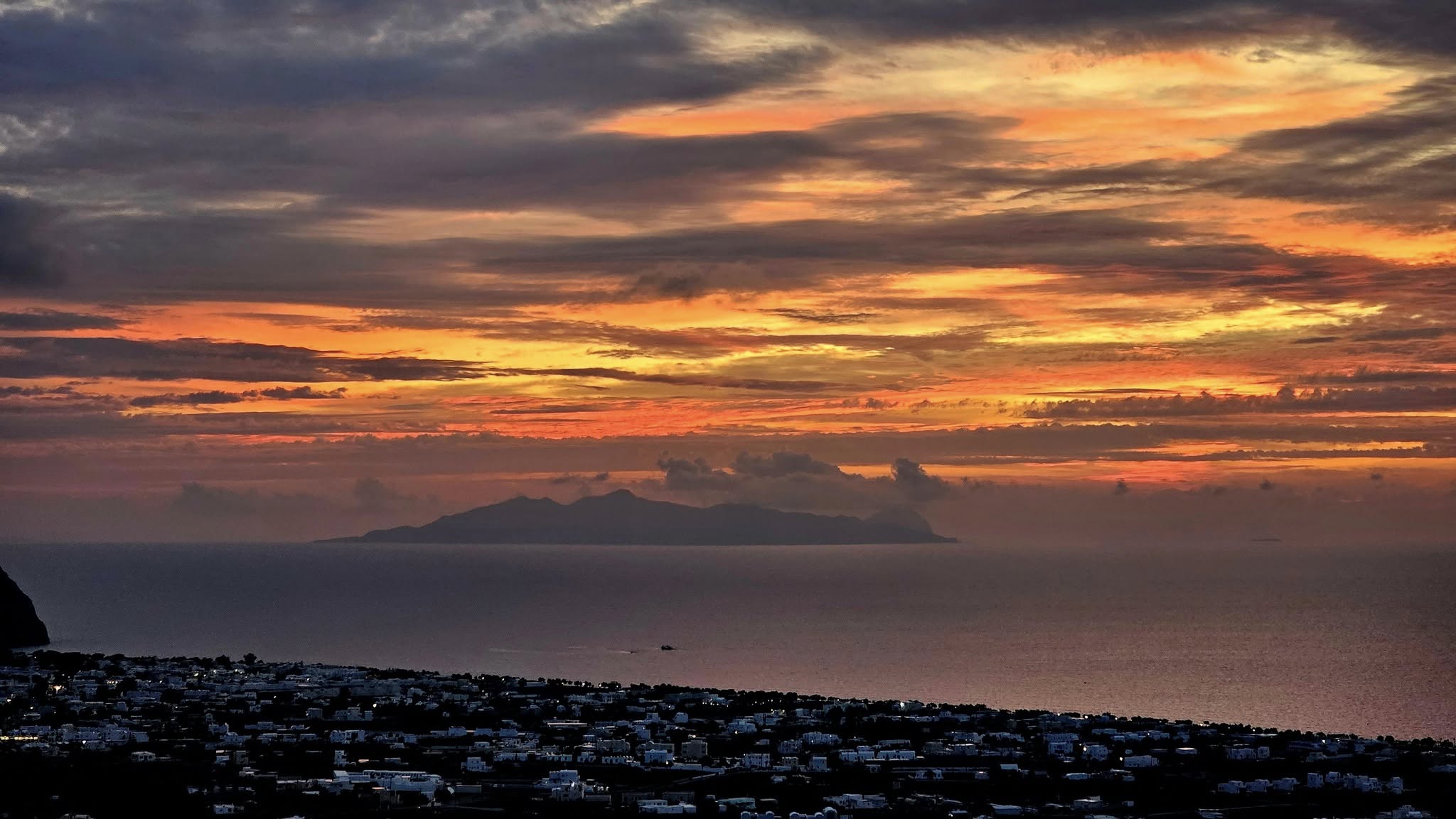 Σαντορινη ζητείται υπάλληλος/πωλητής