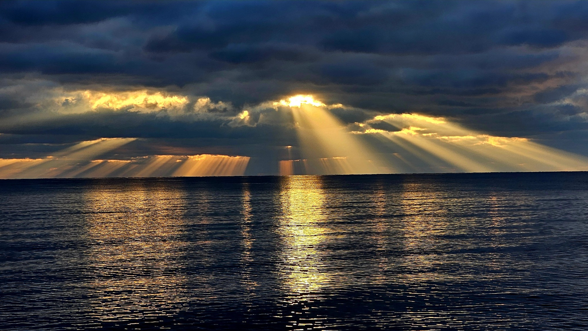 Σαντορινη ζητειται Υποδοχή για εστιατόριο