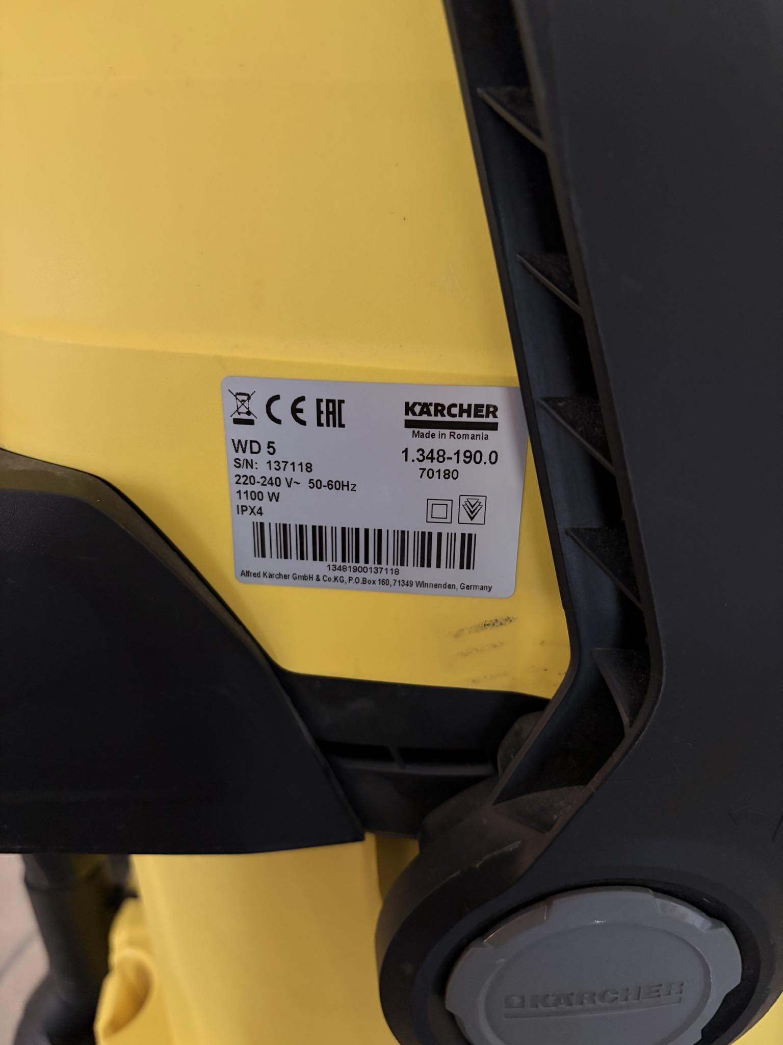 Πωλειται ηλεκτρική σκούπα.