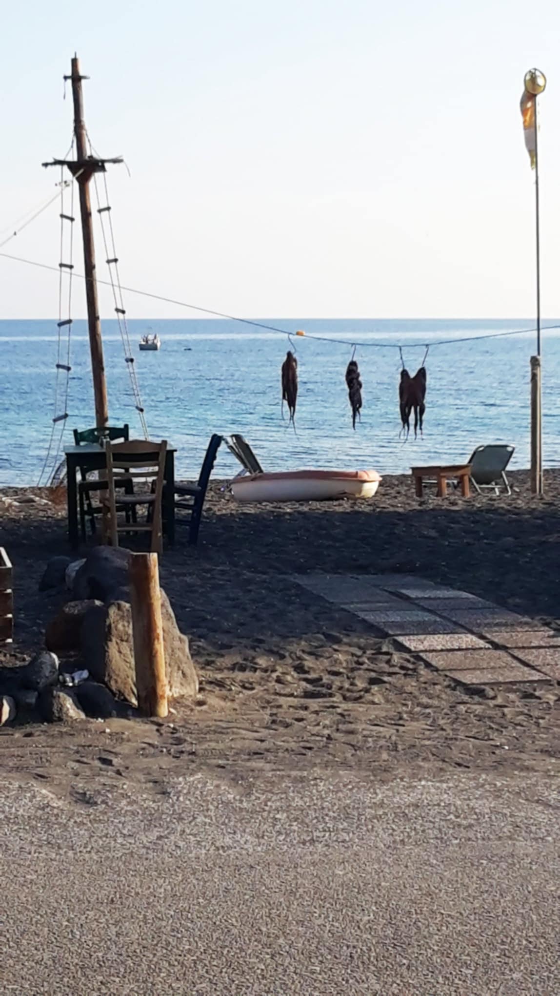 Σαντορινη ζητειται Pool Bar Καμαριέρες Μάγειρα (σνακ)