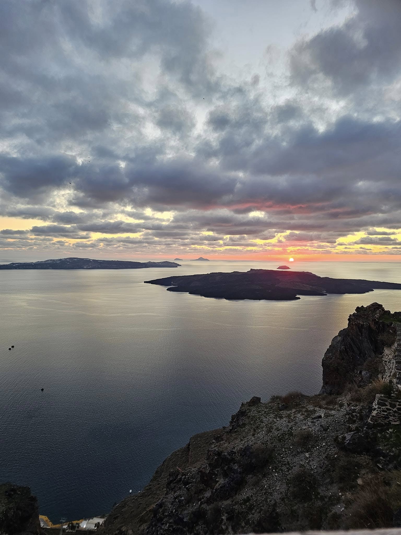 Σαντορινη Ημεροβίγλι Ζητείται άντρας υπάλληλος υποδοχής