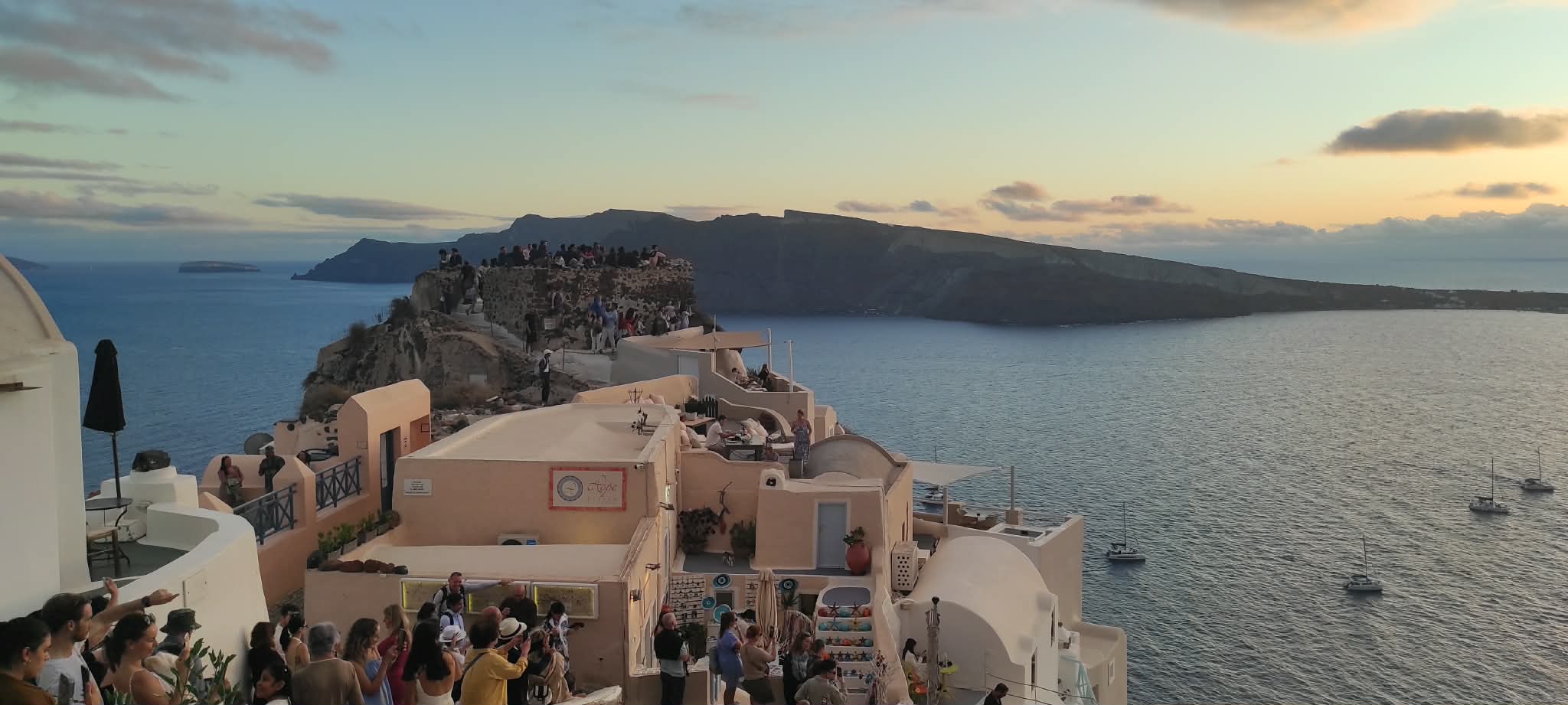 Σαντορίνη ζητειται Αποθηκάριος και Ηλεκτρολόγος