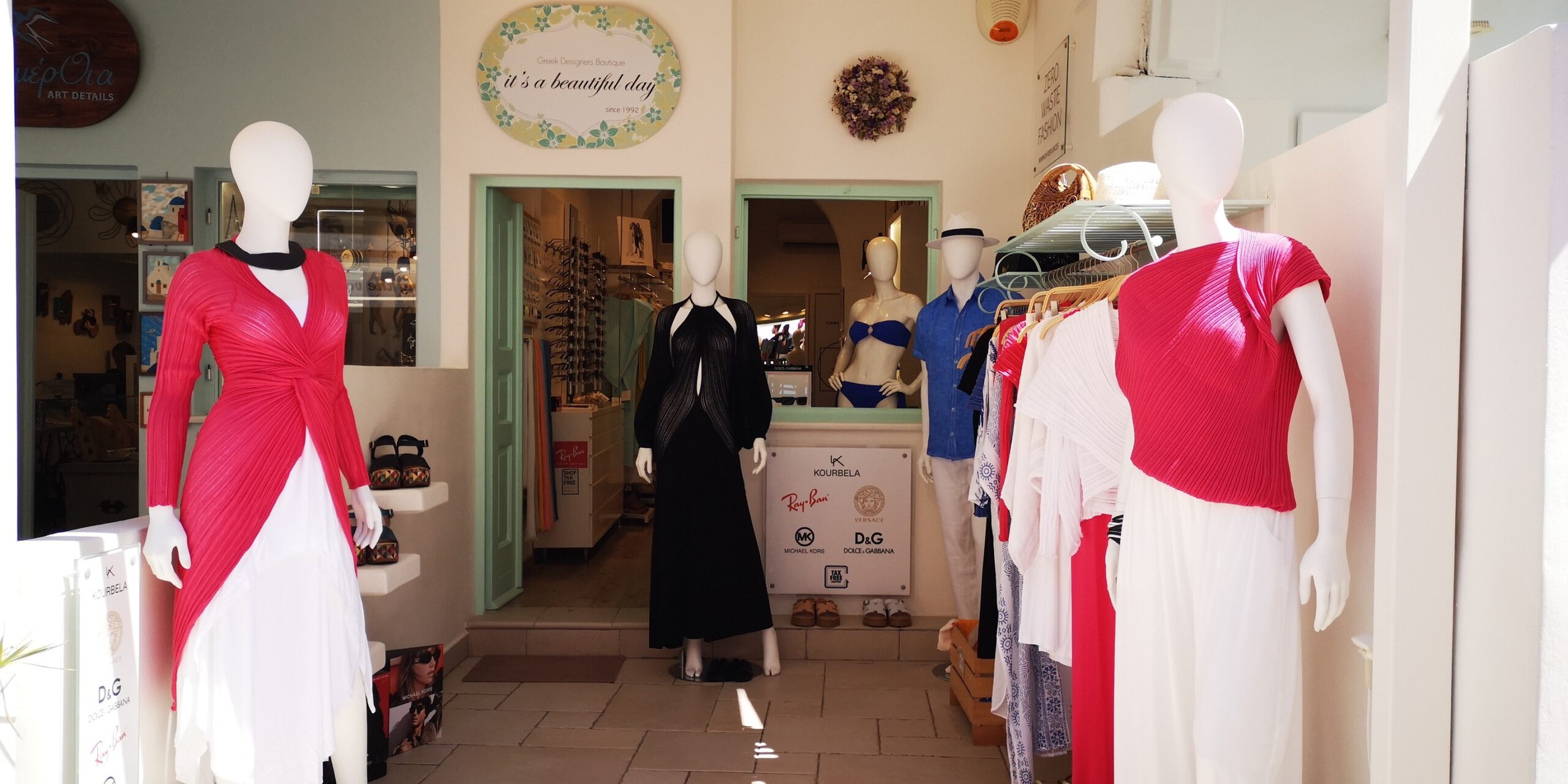 Σαντορινη Οια – Ζητείται Πωλήτρια