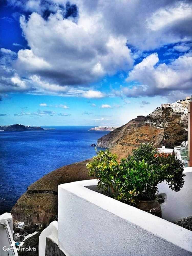 Σαντορινη ζητουνται: Διευθυντής Υποδοχής-Ρεσεψιον-Οικονόμος