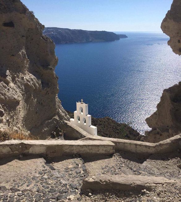 Σαντορινη ζητουνται Καμαριέρες-Receptionist