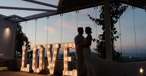 Σαντορίνη ζητείται: Υπάλληλος/οδηγός για εκδηλώσεις γάμων