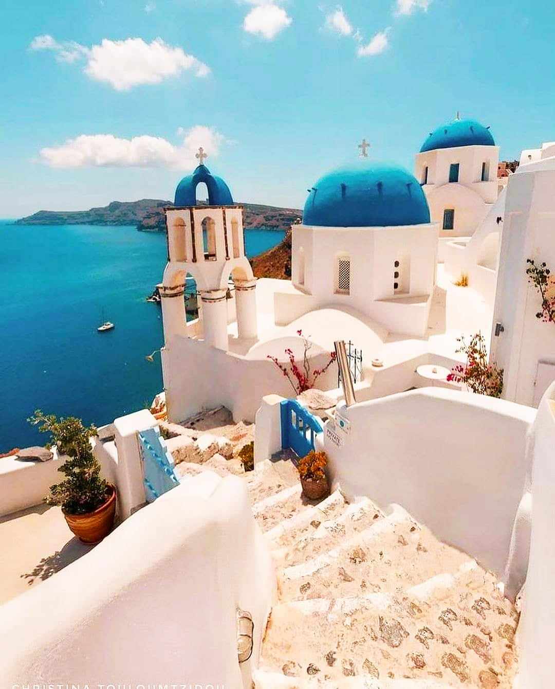 Σαντορινη ζητουνται Καμαριέρες-Μαγείρισσα