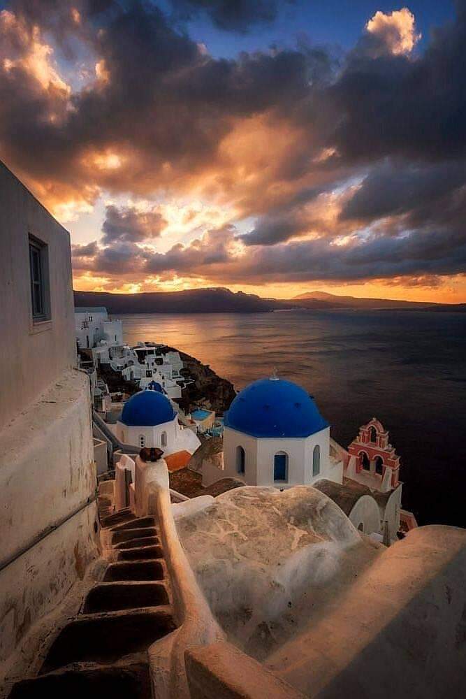 Σαντορίνη ζητείται Barman/Barista-Β Μάγειρας-Αχθοφόρος