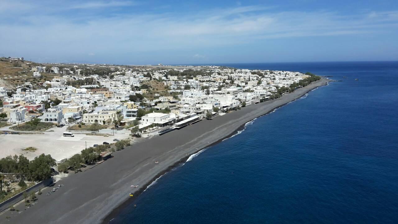 Σαντορινη ζητουνται Σερβιτόρες/ροι-B Μάγειρας