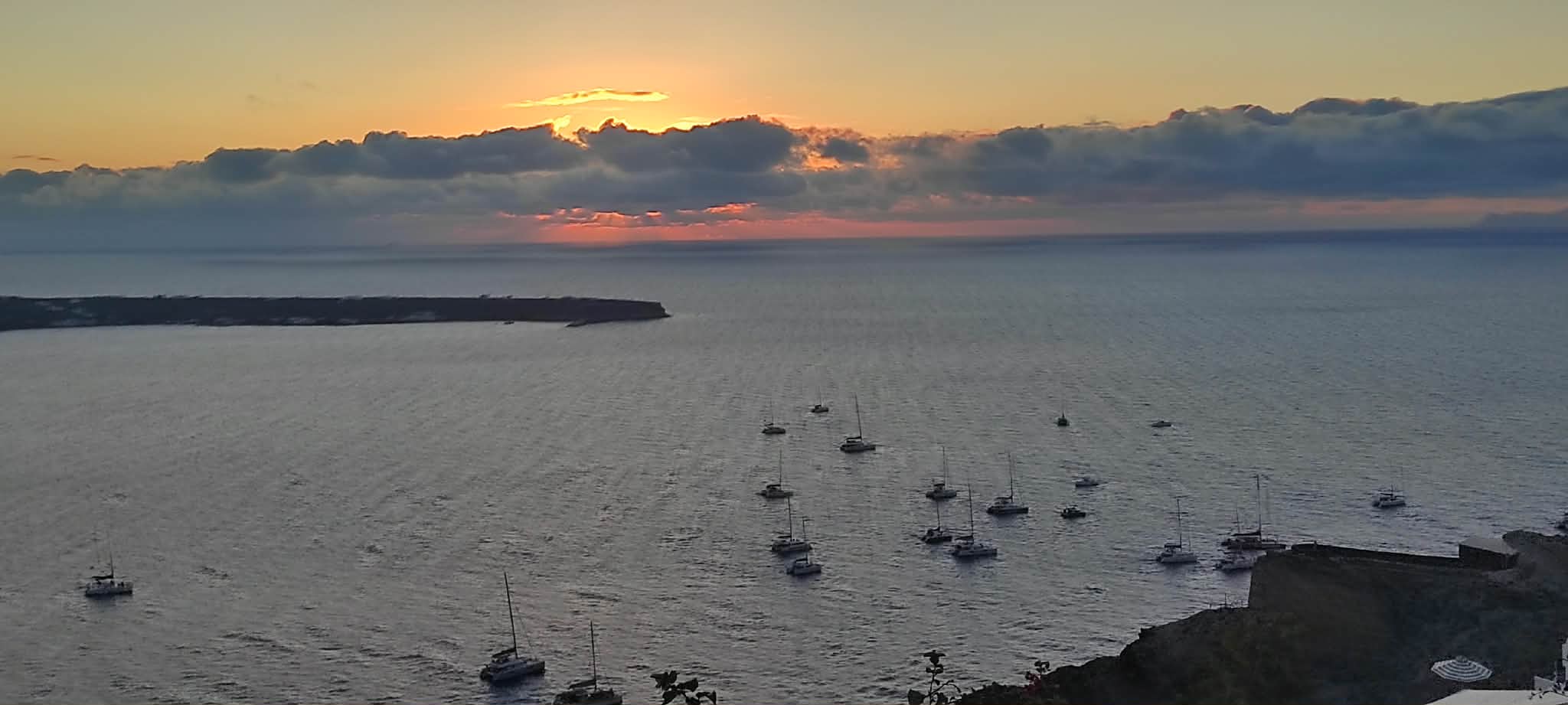 Σαντορινη – Ζητειται: Καμαριέρα – Bell boy – Bar tender